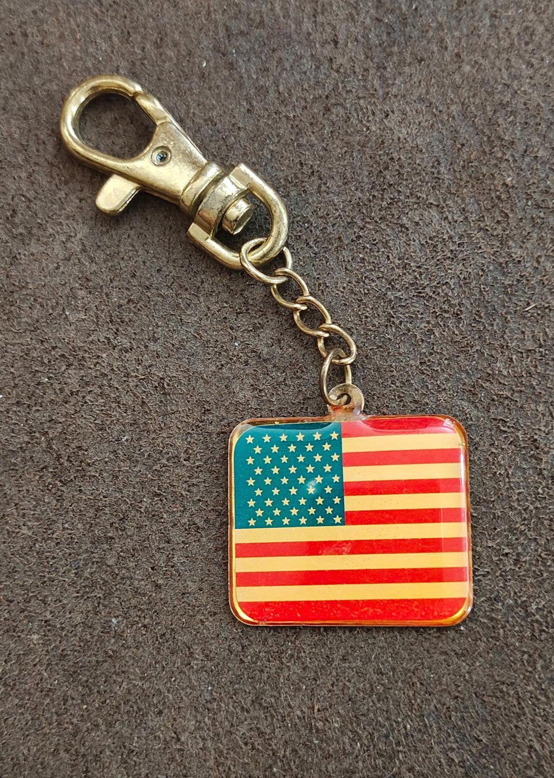 1980's Patriotic American Flag Gold Tone Keychain