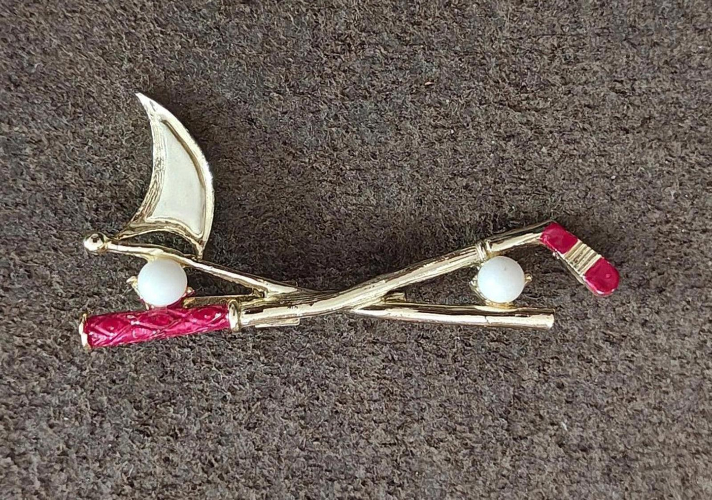 1960s Signed Gerry's Golf Club and Flag Gold Tone With Red Enamel Pin