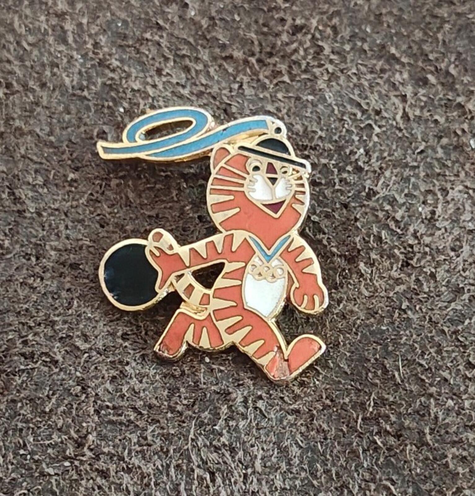 1988 Seoul Summer Olympics Gold Tone Enamel Pin