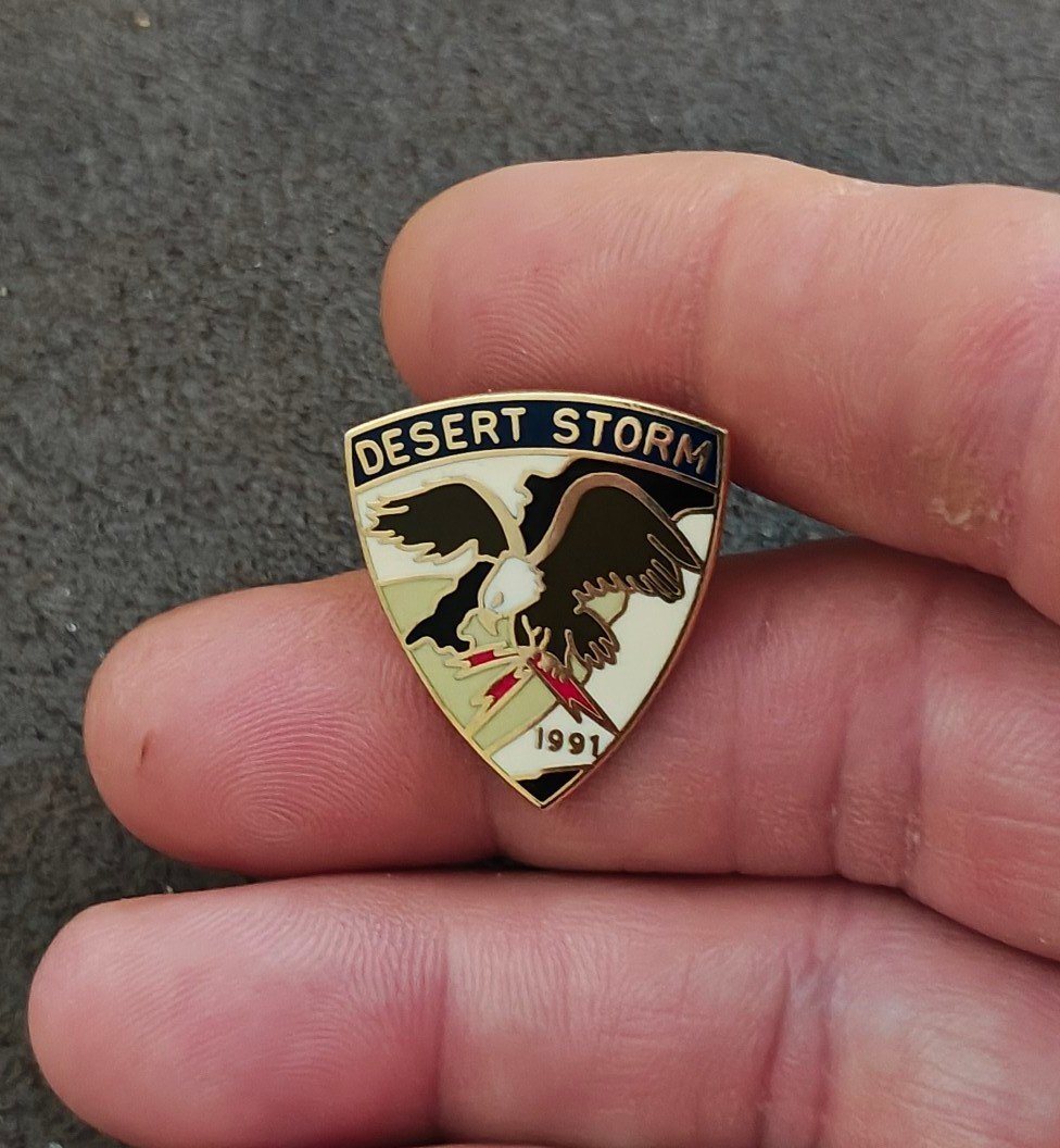 1991 Operation Desert Storm Commemorative Gold Tone Enamel Pin