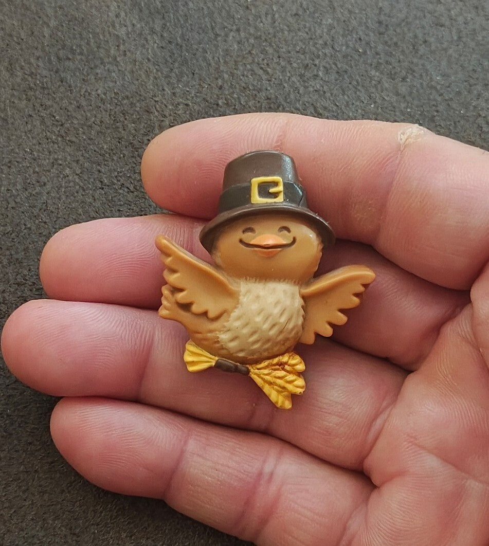 1981 Hallmark Thanksgiving Pilgrim Bird Turkey Plastic Brooch Pin
