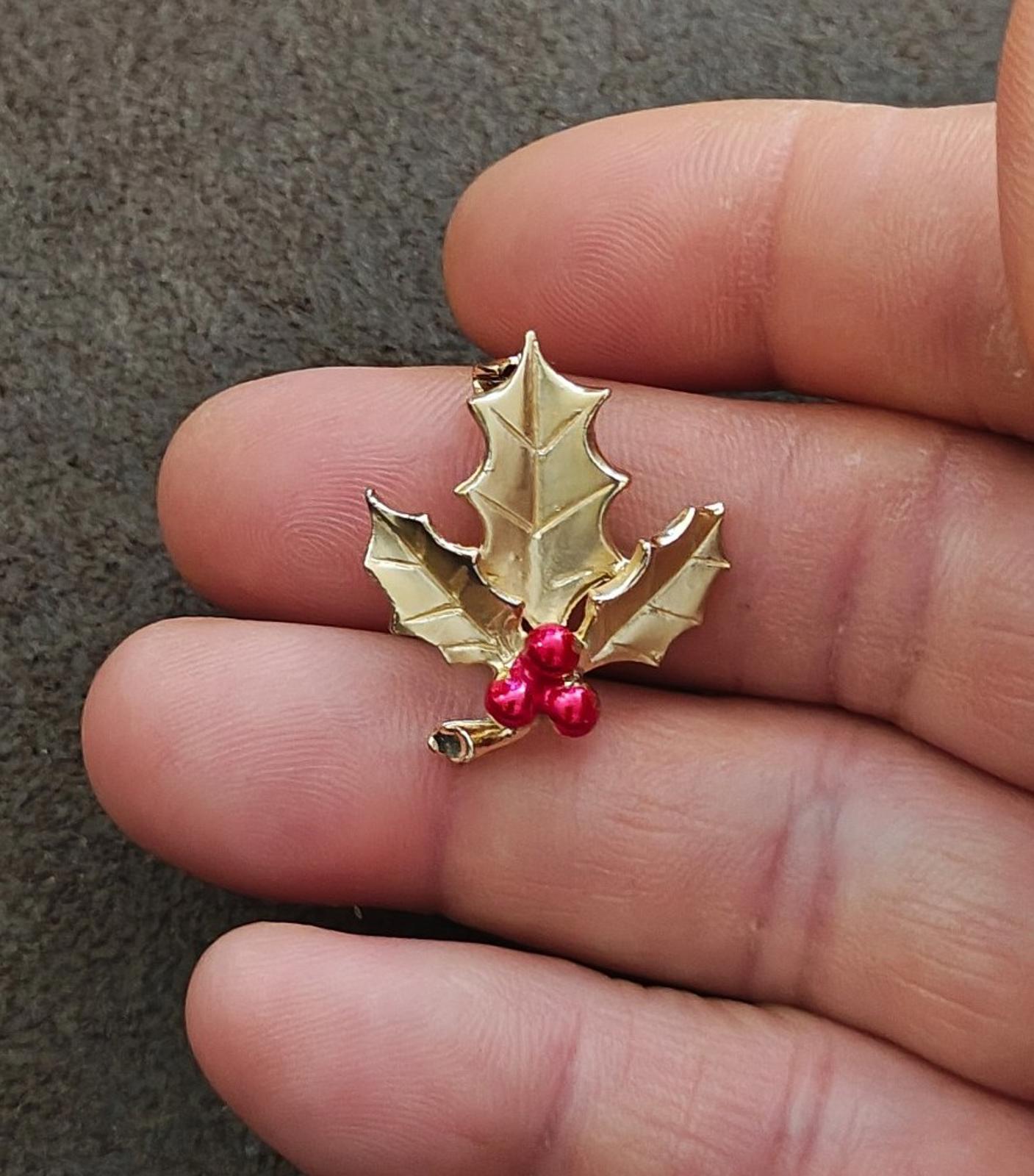 Vintage Style Holly Berry Gold Tone With Red Enamel Brooch