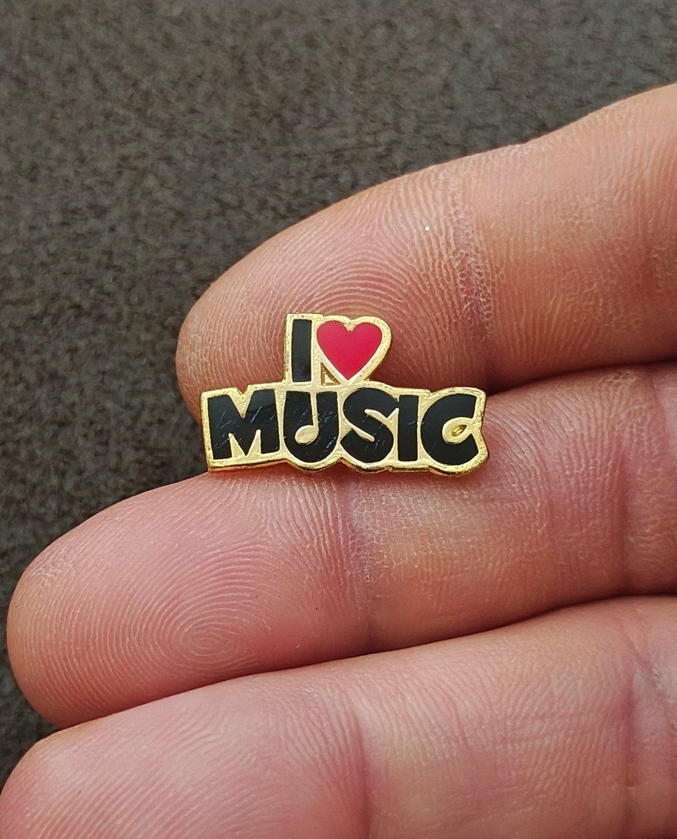 1980s Novelty/Retro I Love Music Gold Tone Enamel Pin
