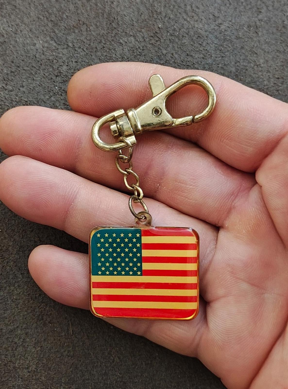 1980's Patriotic American Flag Gold Tone Keychain