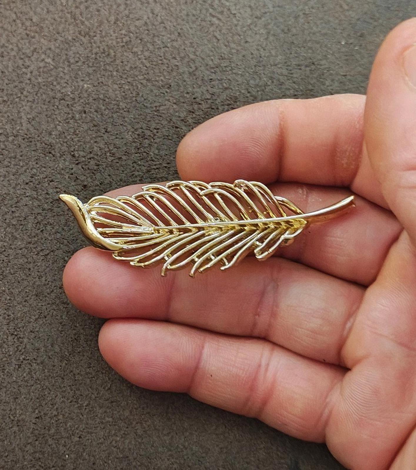1980s Gerry's Open Work Gold Tone Feather/Leaf Brooch