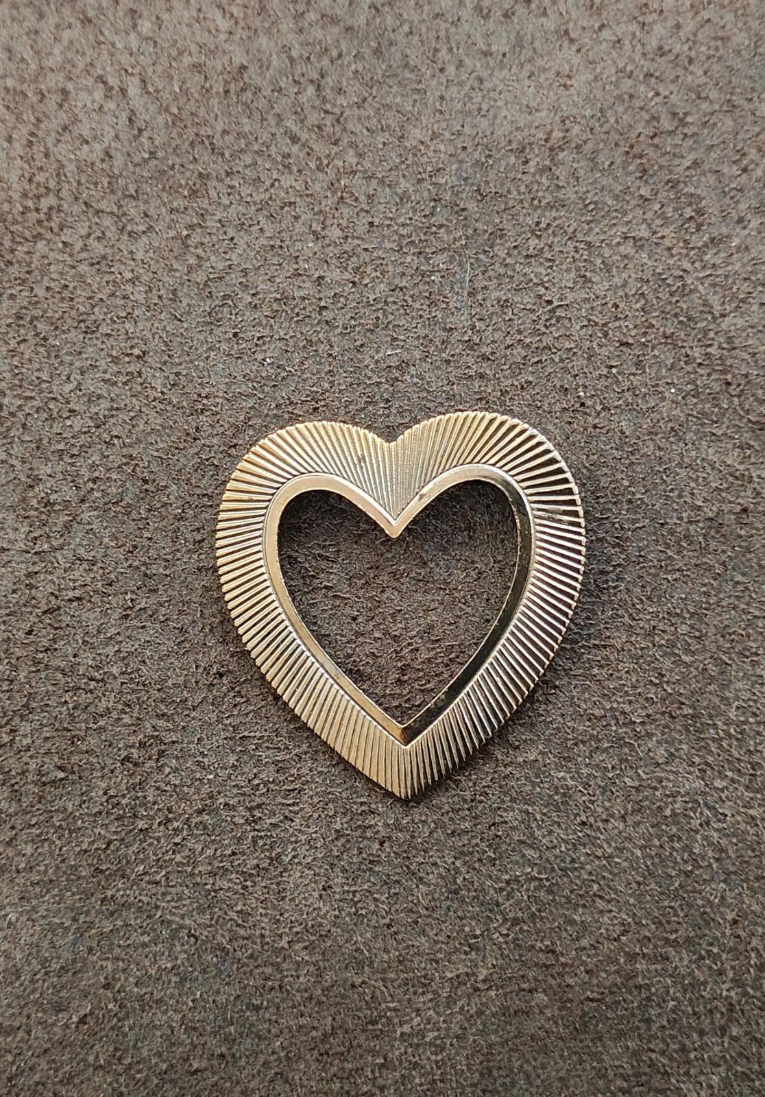 1980s Vintage Textured Heart Shaped Gold Shaped Brooch Pin
