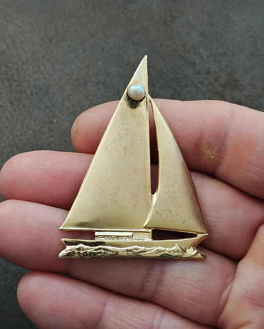 1980s Vintage Gold Tone Sailboat With Faux Pearl Brooch Pin