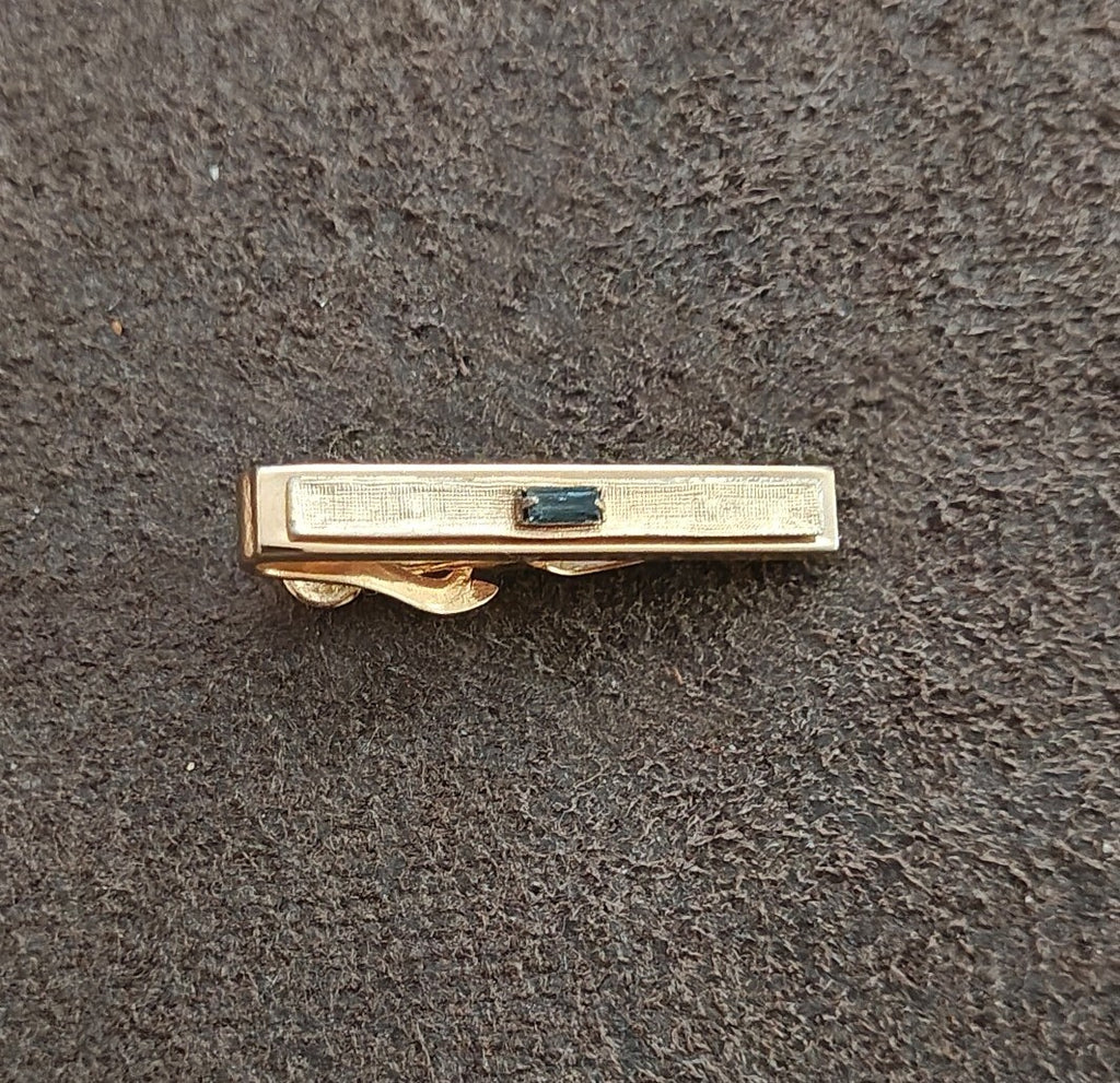 1950s/60s Swank Gold Tone Bark Textured Tie Bar Clip & Black Baguette Stone
