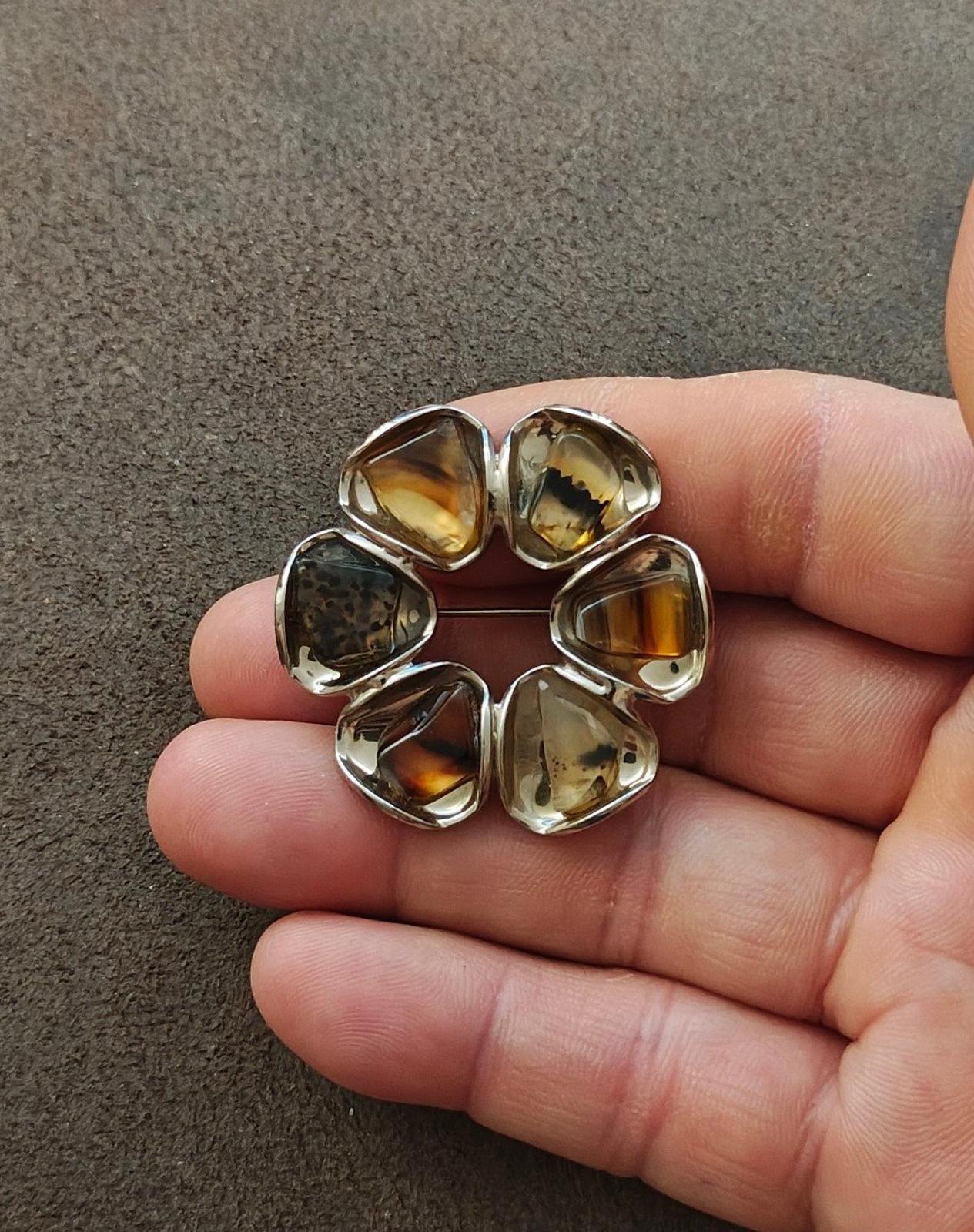 1980s Gold Tone Circular Brooch Featuring Six Individual Pieces of Agate Stones