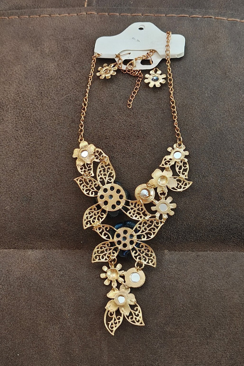 Vintage Style Floral Bib Statement Necklace & Matching Dangle Earrings Set.