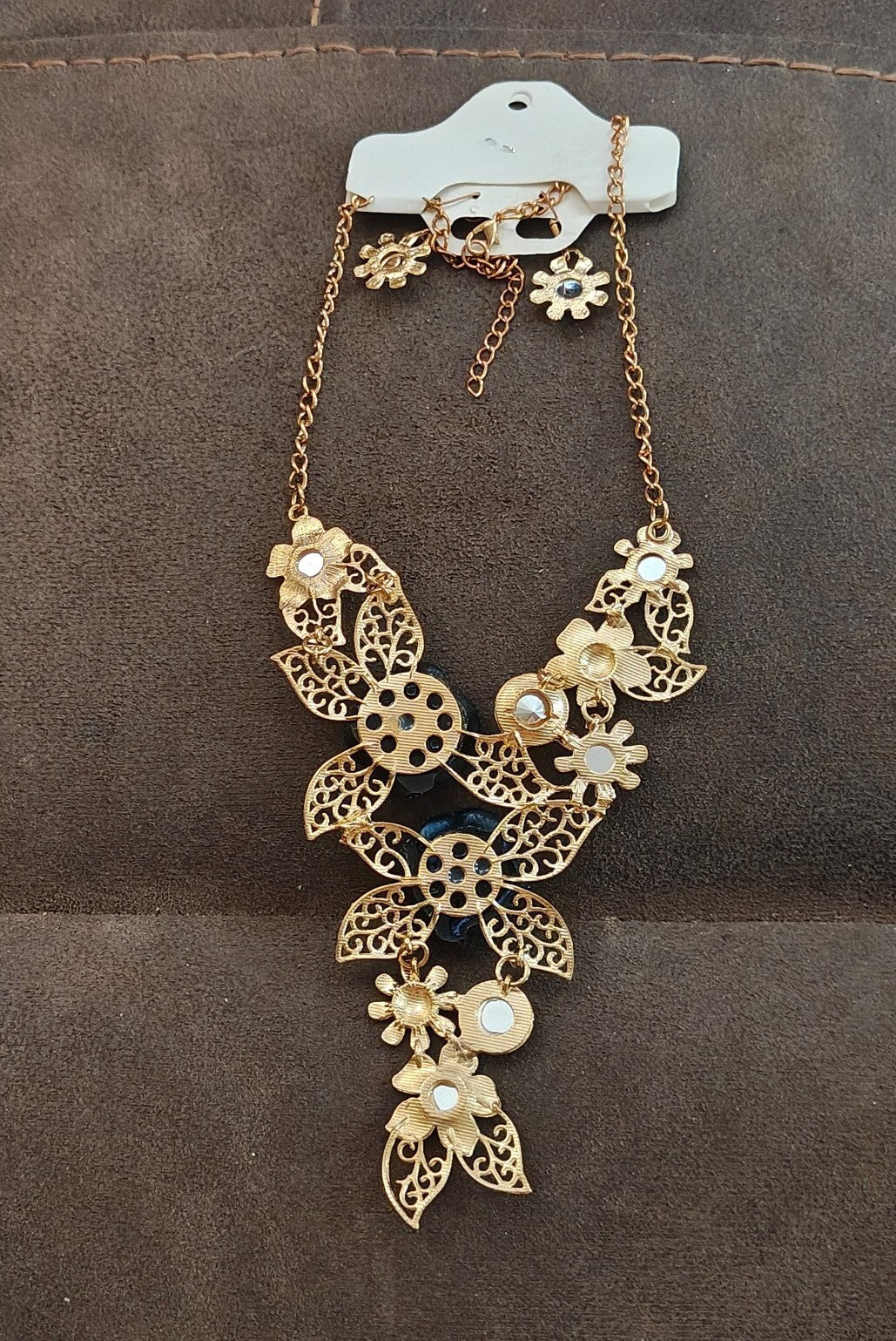 Vintage Style Floral Bib Statement Necklace & Matching Dangle Earrings Set.