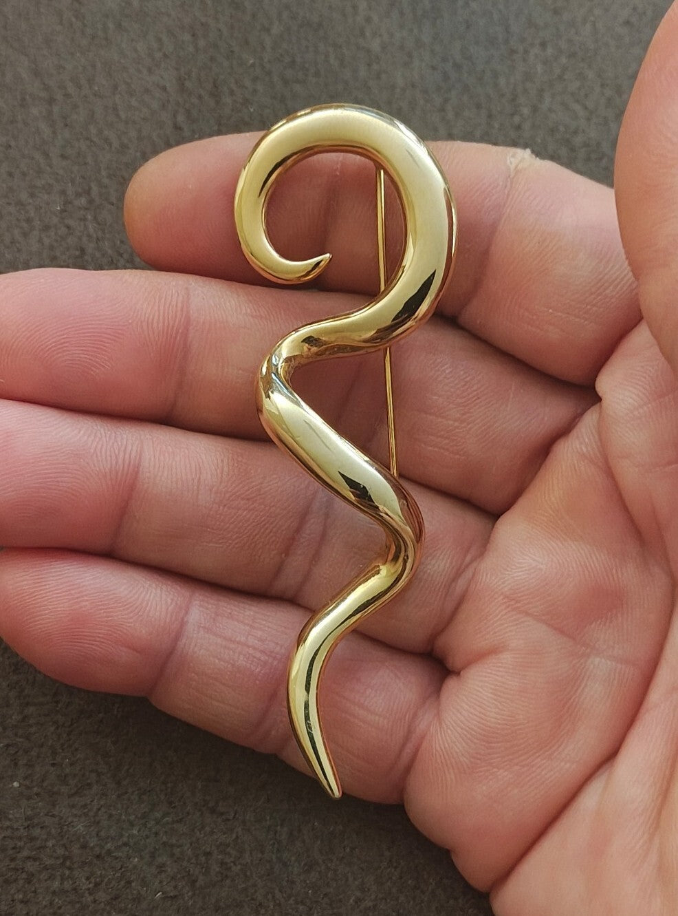 1980s Gold Tone Abstract/Swirl/Modernist Squiggle Brooch Pin.