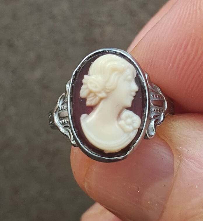 1930s/40s Signed UNCAS Silver Tone Art Deco Style Cameo Ring.