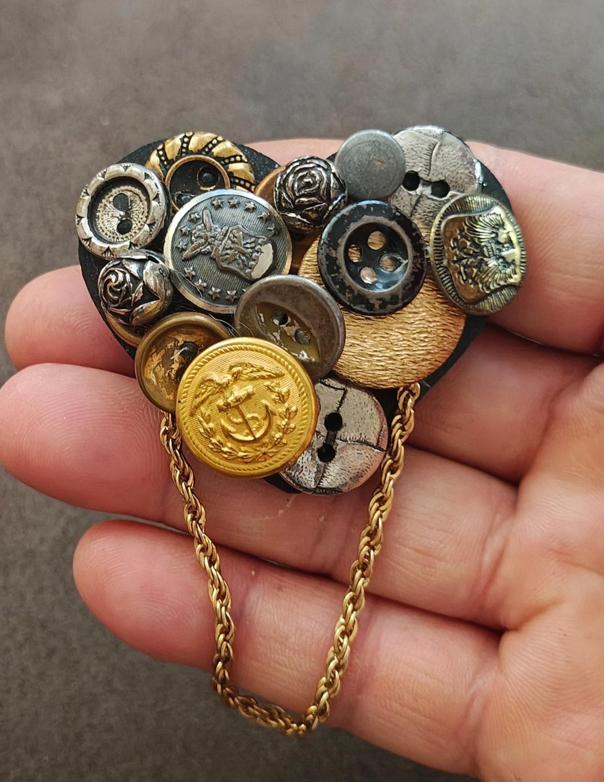 1980s Handmade Collage of Buttons Gold Tone Brooch