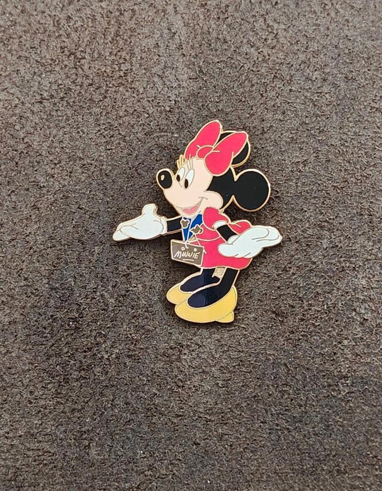 2001 Retired Minnie Mouse Trading Starter Set Gold Tone Enamel Pin
