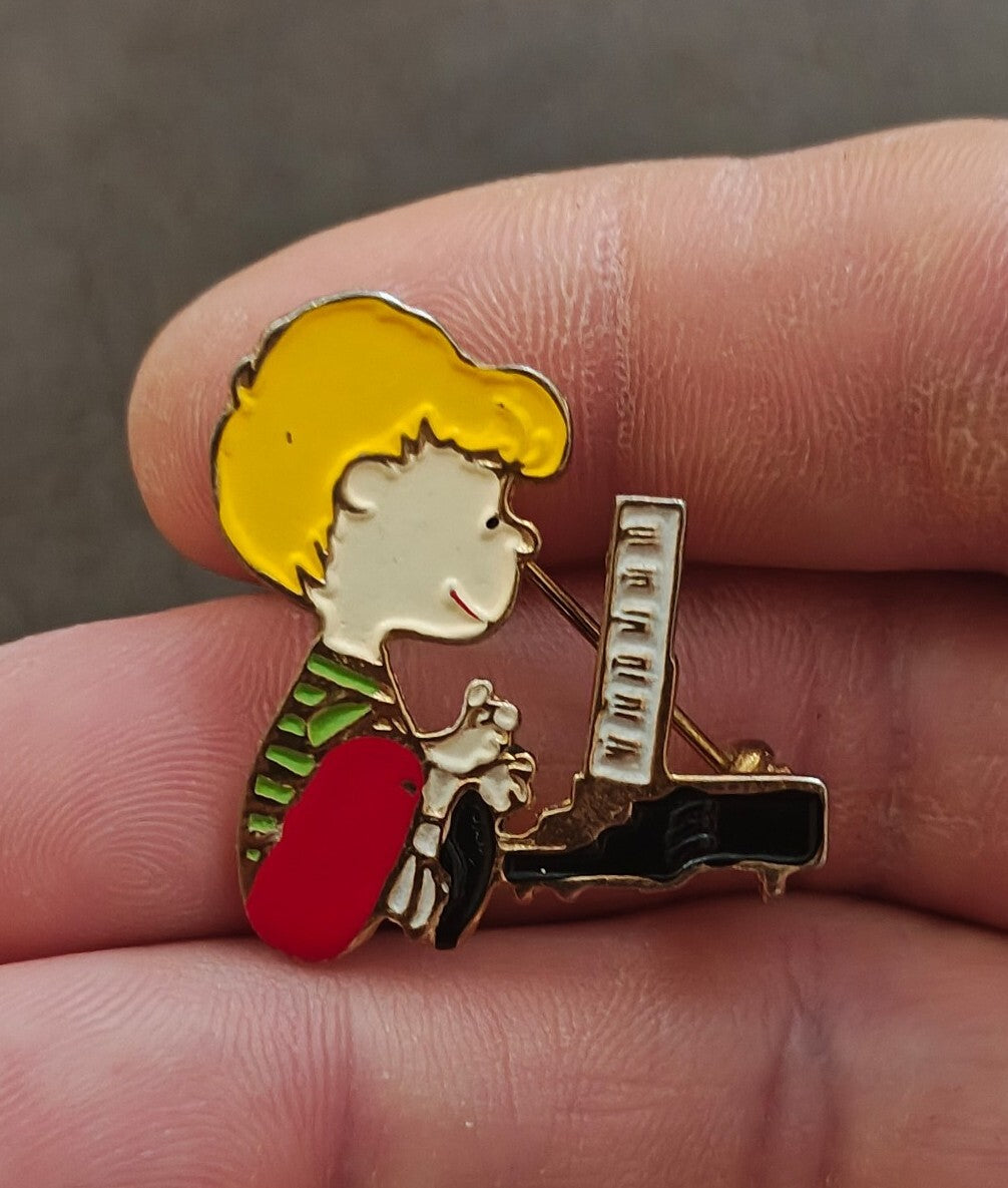 1970s Rare Peanuts Schroeder Playing Piano Cloisonné Gold Tone Enamel Pin