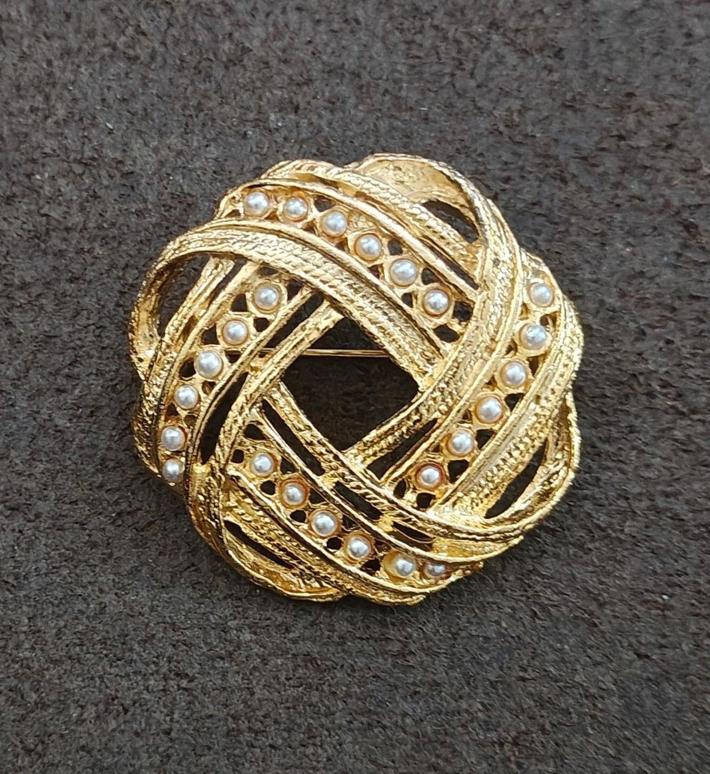 1980s Victorian Style Gold Tone With Small Faux Pearls Brooch
