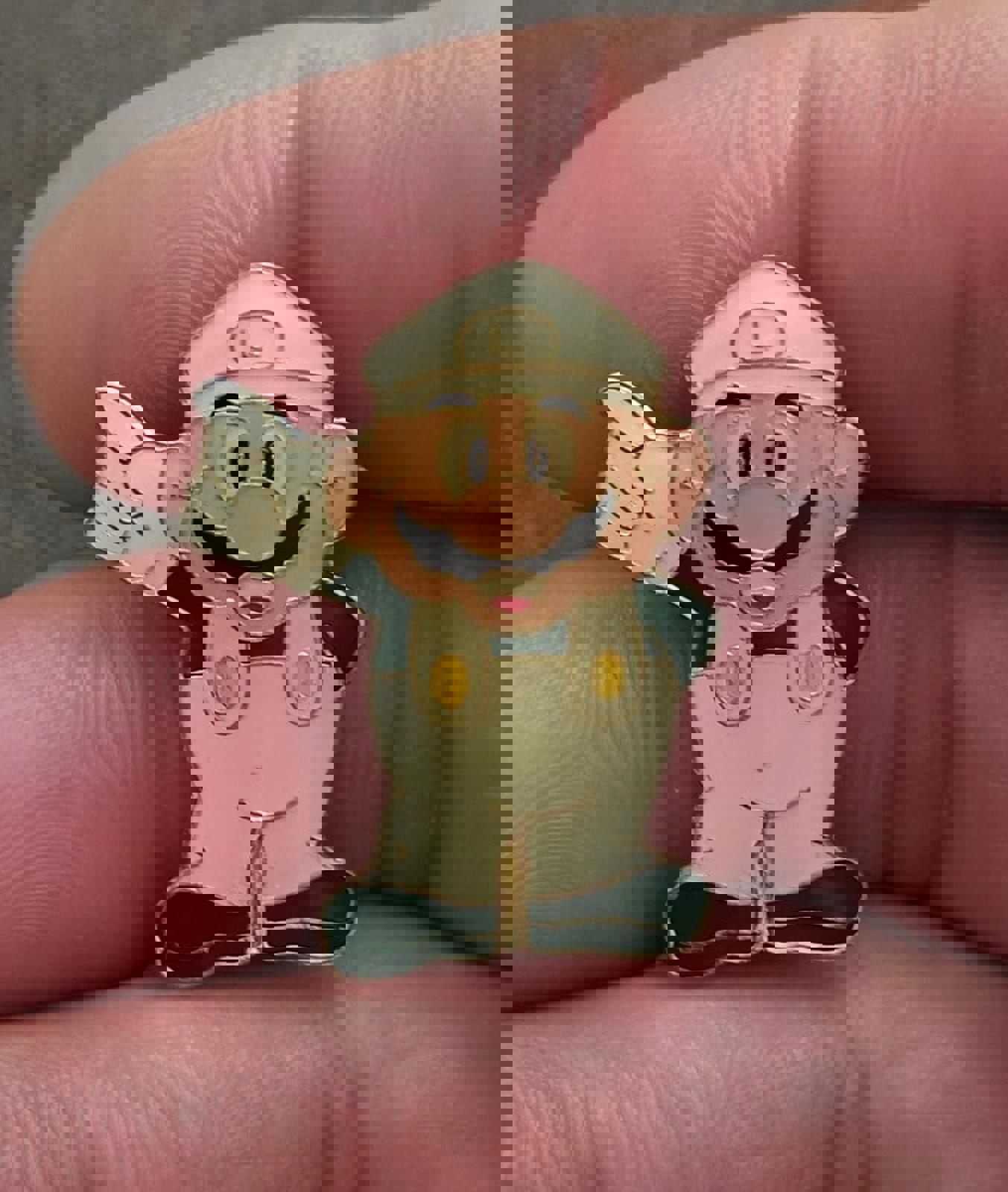 1988 Nintendo Super Mario Bros. Luigi Gold Tone Enamel Pin