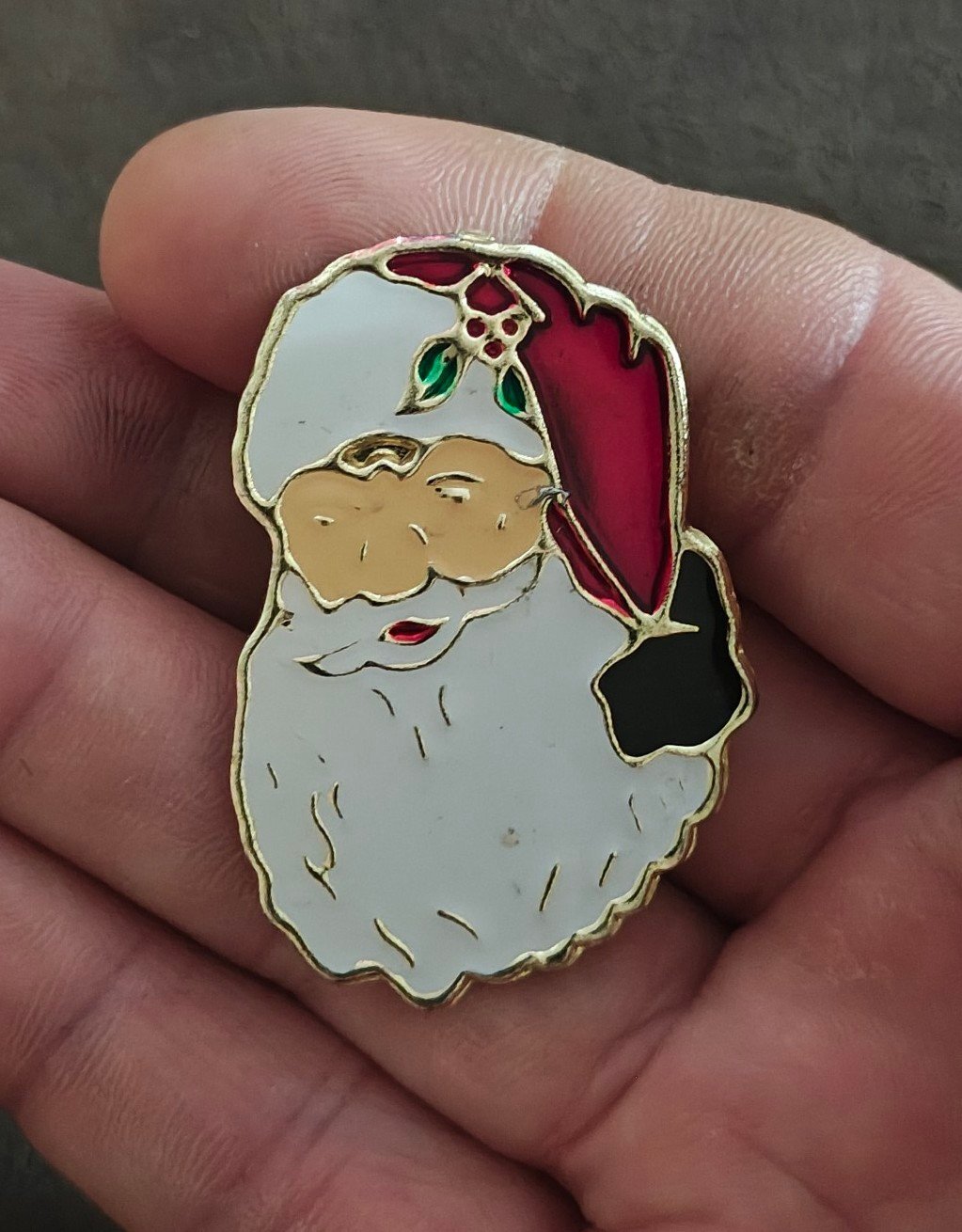 1980s Santa Claus Face Gold Tone Enamel Brooch