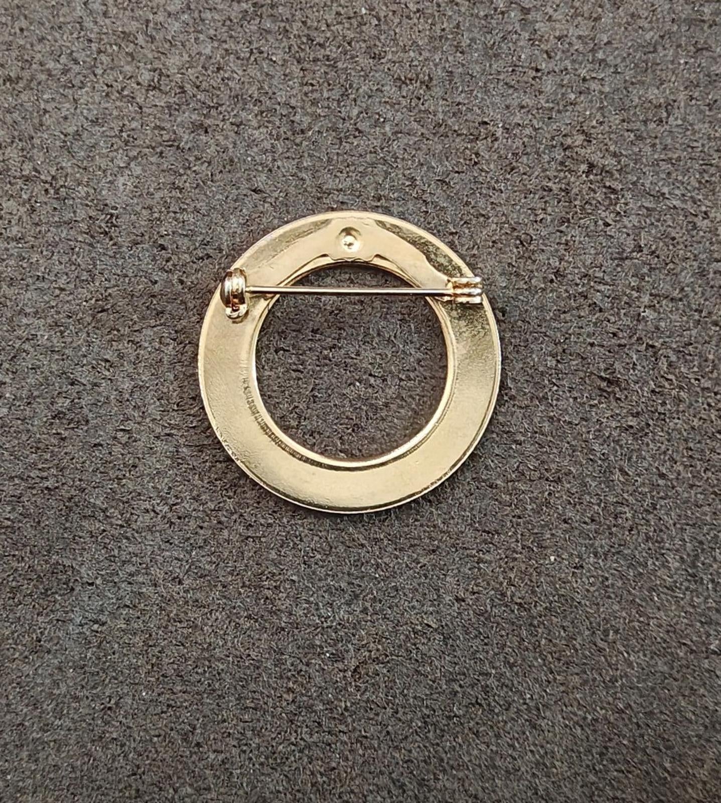 1980s Vintage Ribbed  Openwork Circle Gold Tone Brooch Pin