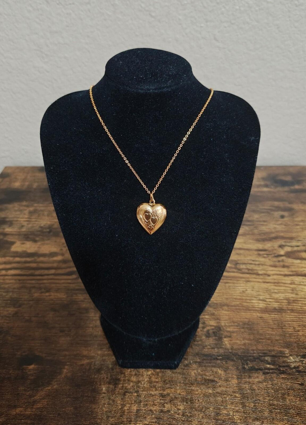 1970s/80s Gold Tone Double Heart Locket Necklace