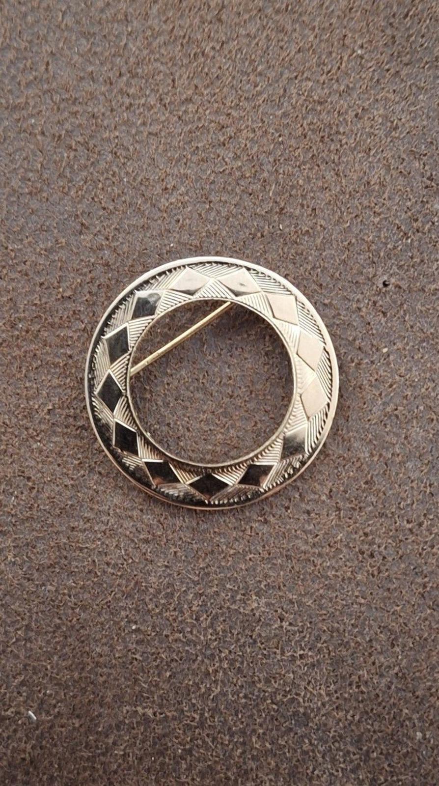 80s Goldtone Circle Eternity Diamond Shapes and Etchings Pin Brooch
