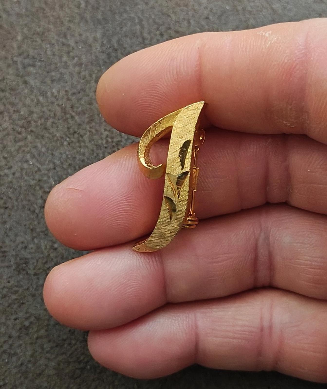 1960/70s Mamselle Vintage Gold Tone Monogram Initial J Brooch Pin