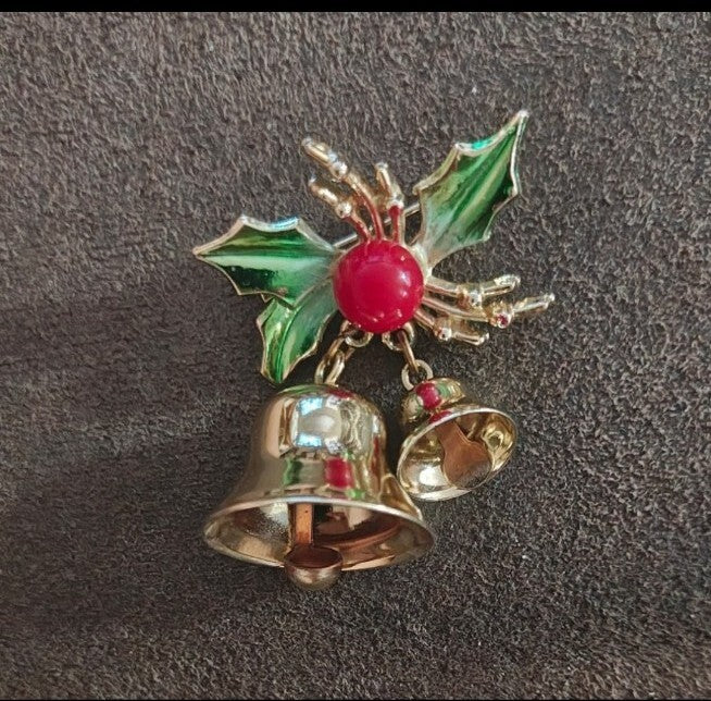 1980s Christmas Holly & Jingle Bells Gold Tone Enamel Brooch Pin