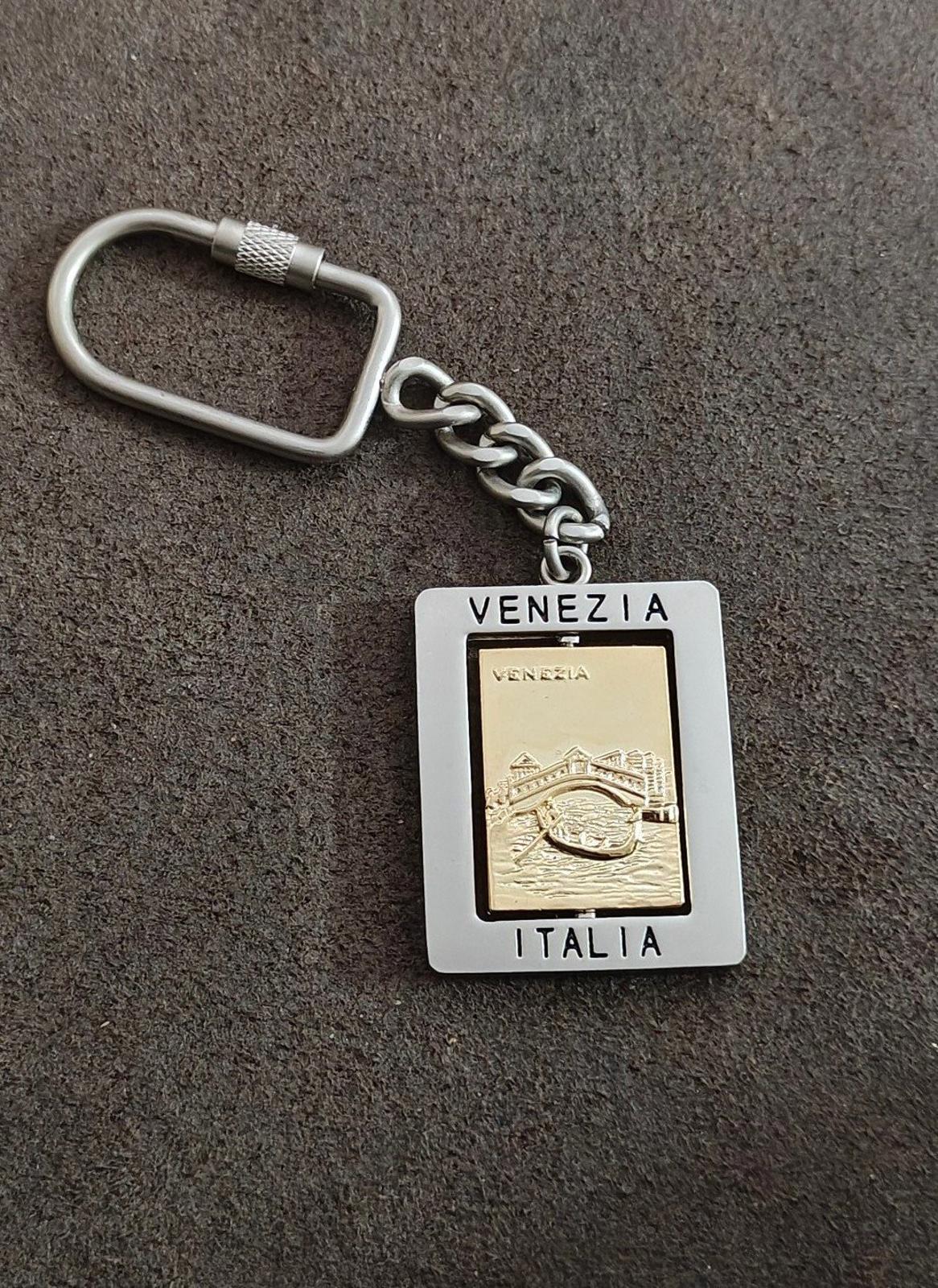 Two Tone Metal Venizia Italy Souvenir Keychain