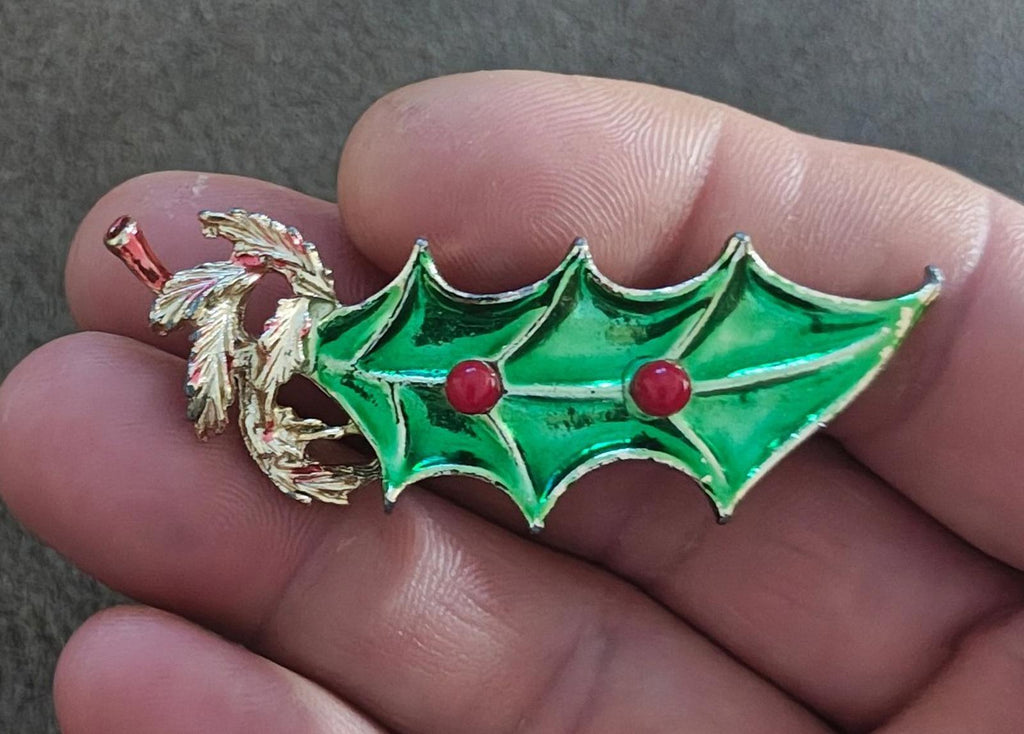 Green holly enamel Christmas brooch with gold tone leaves, red berry accents.