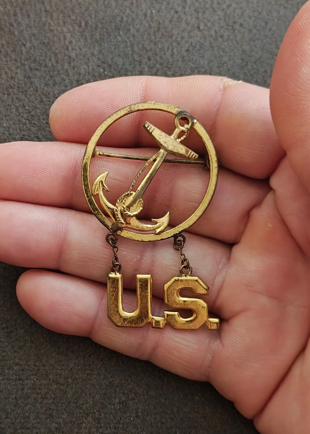 1940s WWII US Navy Gold Tone Anchor & Hanging U.S. Letters Sweetheart Pin.