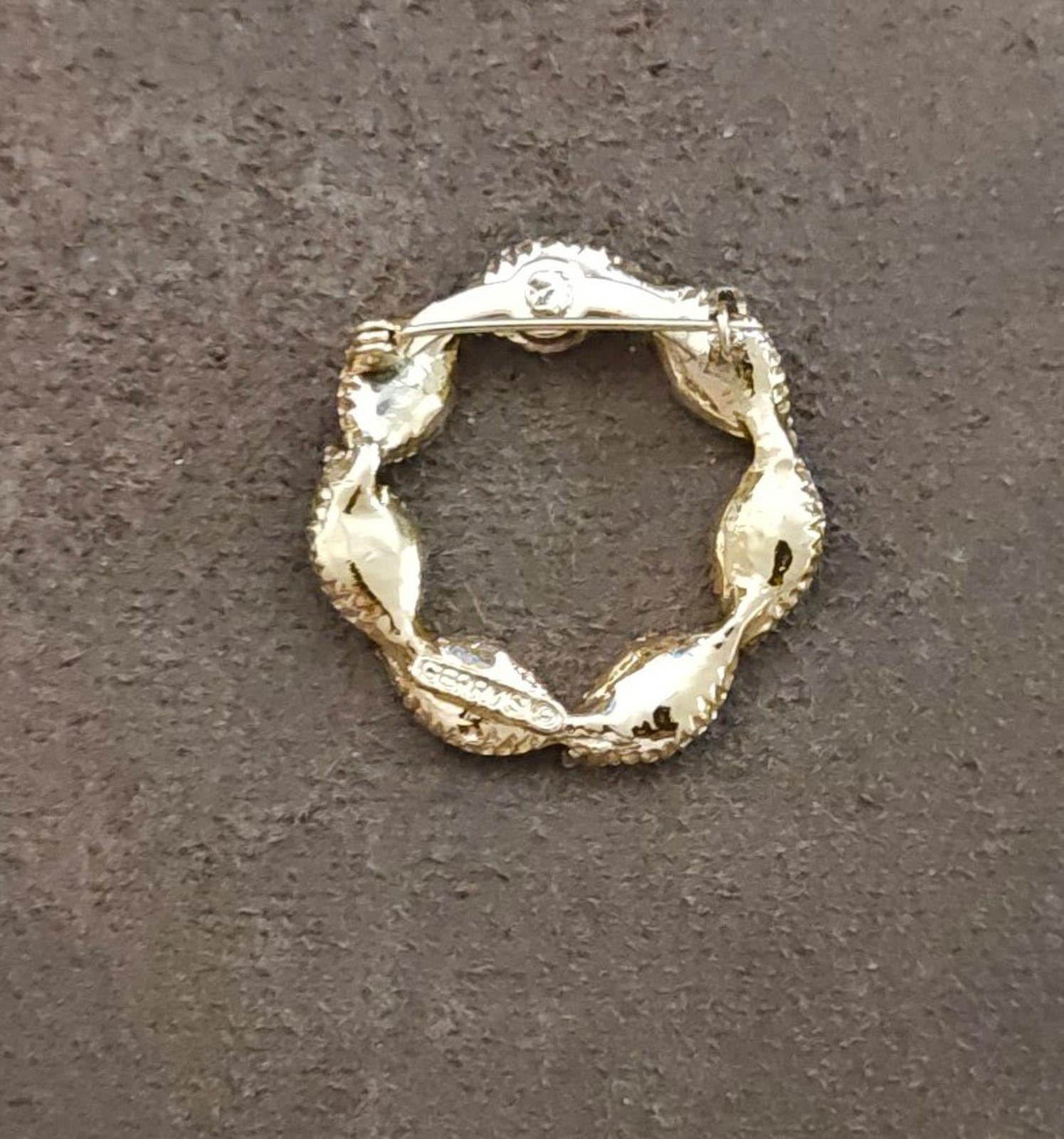 1960s Gerry's Gold Tone Textured Leaf Wreath Brooch