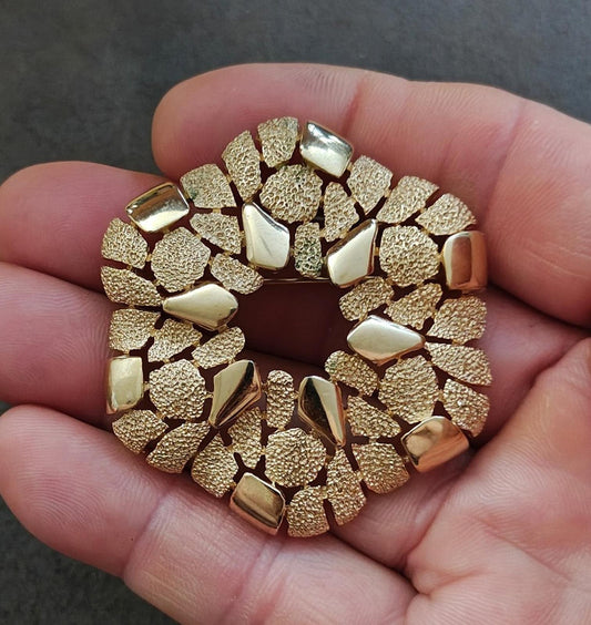 1960's Crown Trifari Cobblestone Wreath Gold Tone Textured Brooch