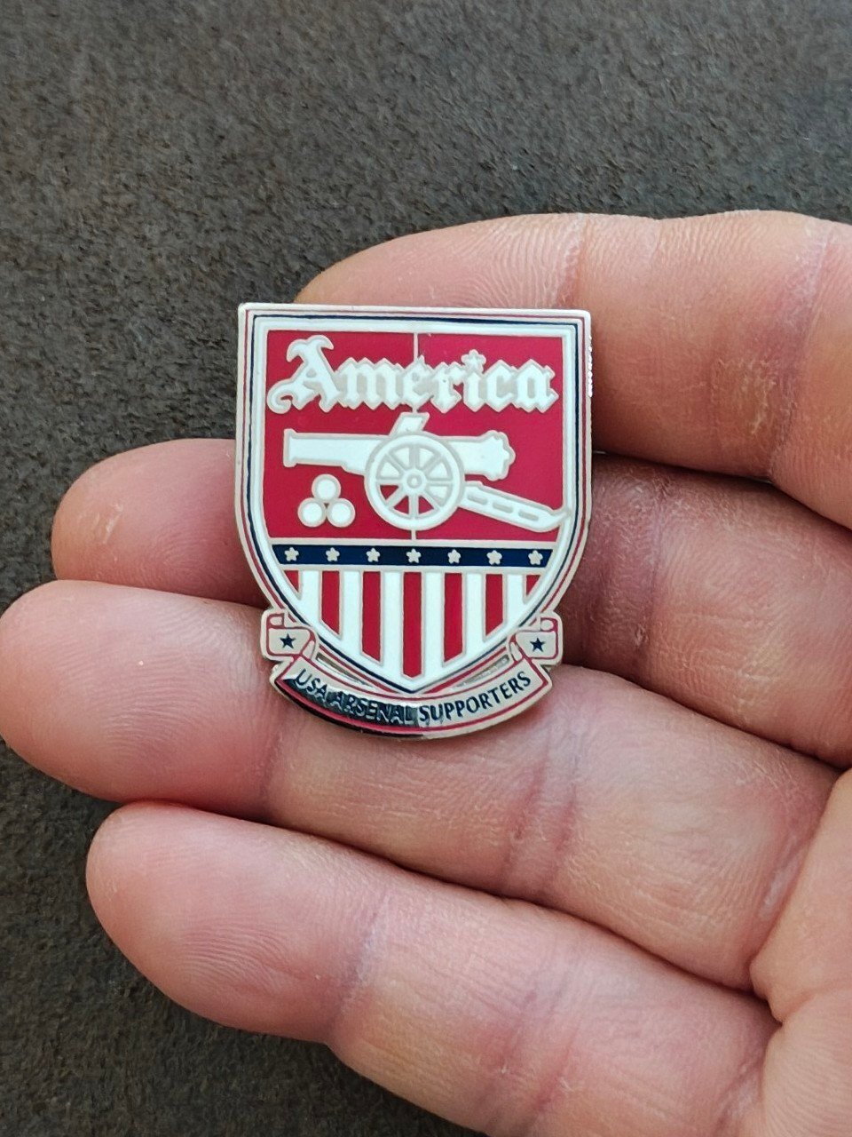 America USA Arsenal Supporters Silver Tone Enamel Pin.
