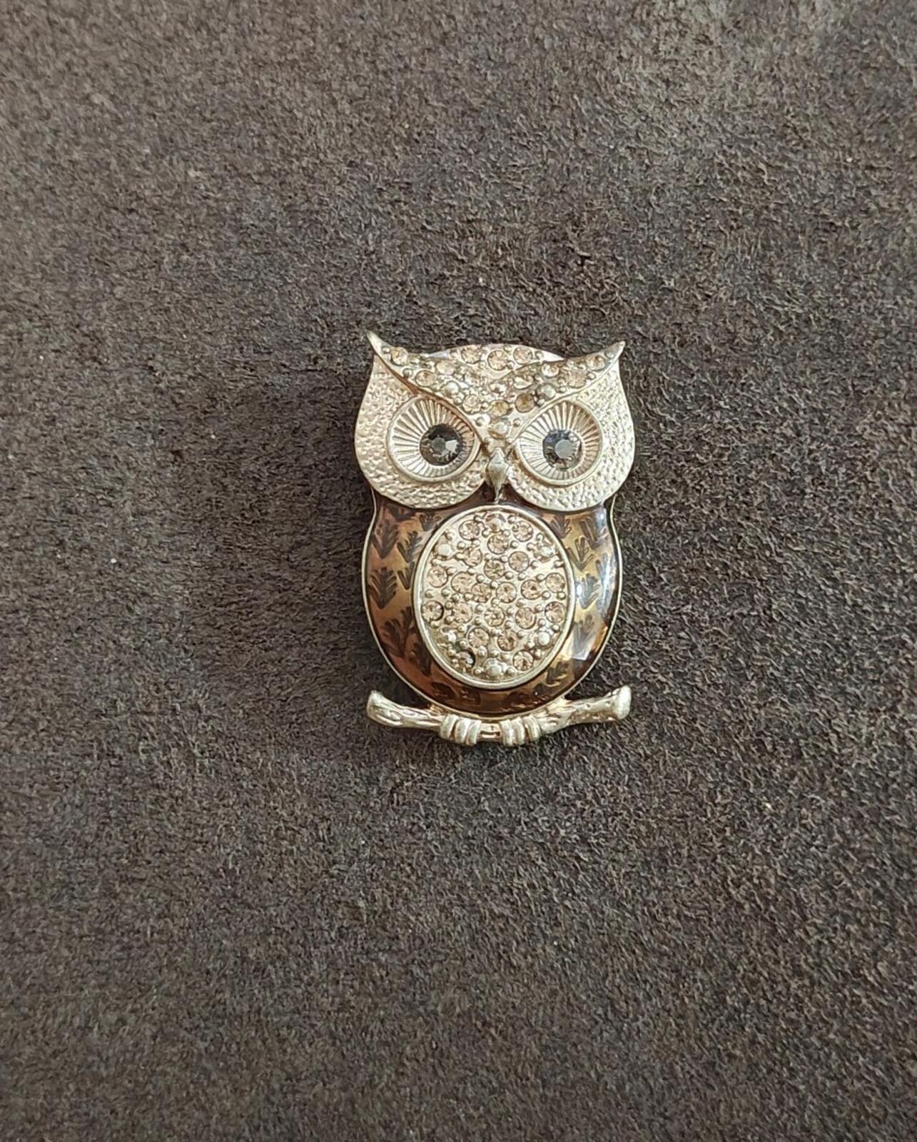 1980s Gold Tone With Brown & Clear Rhinestones Owl Brooch