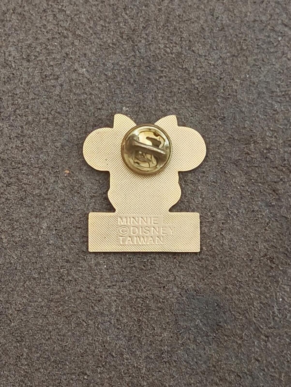 1986 Vintage Coca-Cola Minnie Mouse Limited Edition Gold Tone Enamel Pin