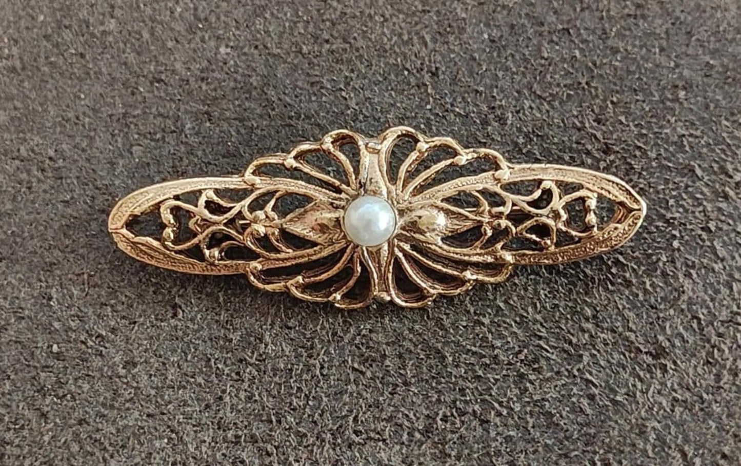 1980s Victorian Style Gold Tone Bar Brooch With a Central Faux Pearl Accent