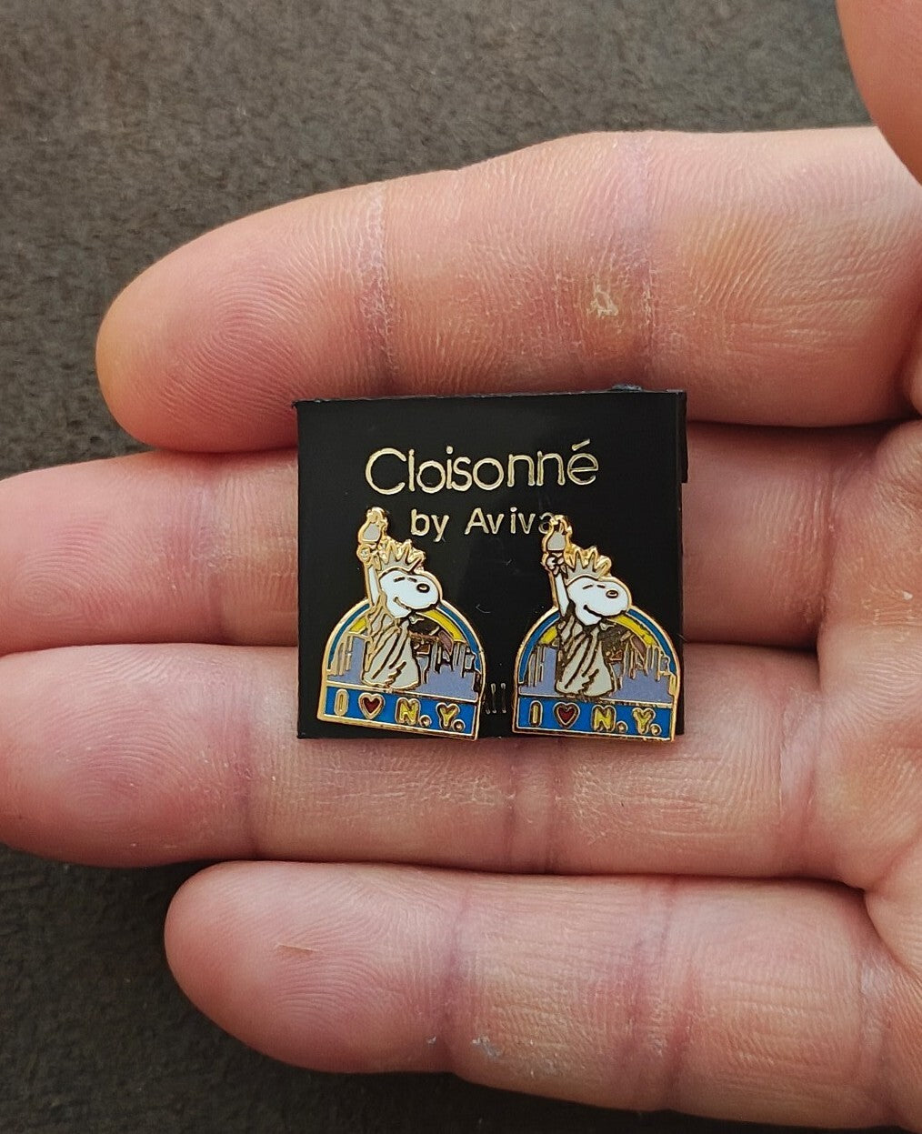 1970s Peanuts Snoopy " I Love N.Y. Gold Tone Cloisonné Stud Enamel Earrings New