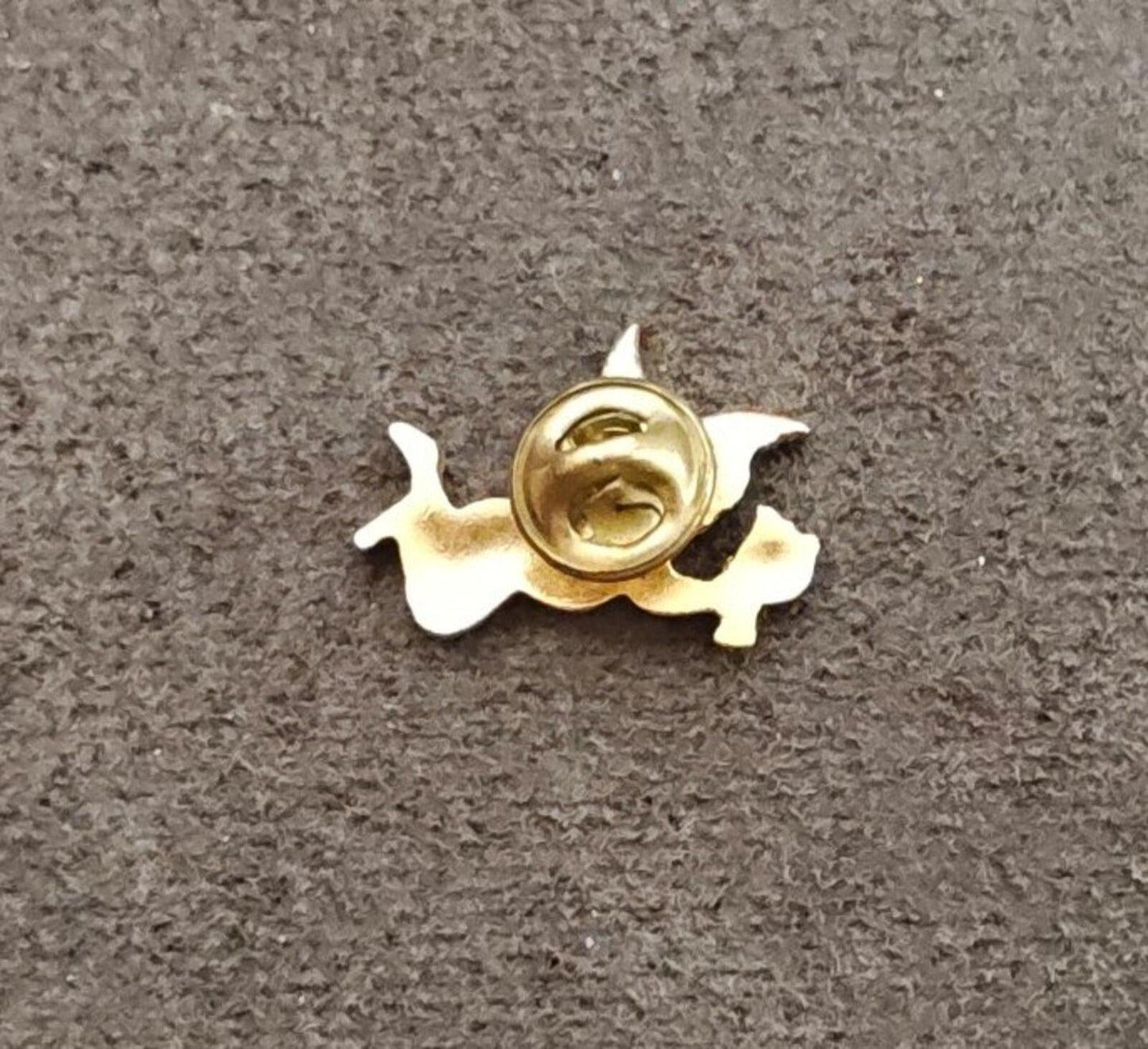 1990s Gold Tone Flying Angel Holding Flowers Brooch