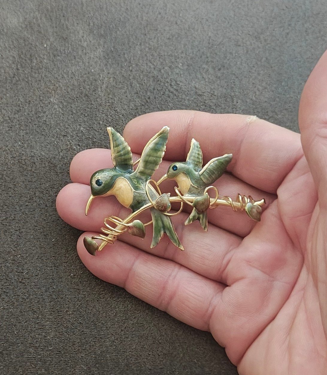 1970s/1980s Double Hummingbird Gold Tone & Green Enamel Brooch Pin.