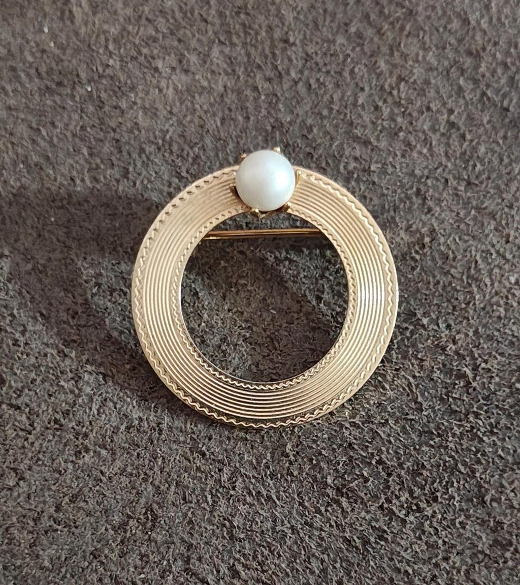 1980's Circle Textured With Faux Pearl Gold Tone Brooch Pin