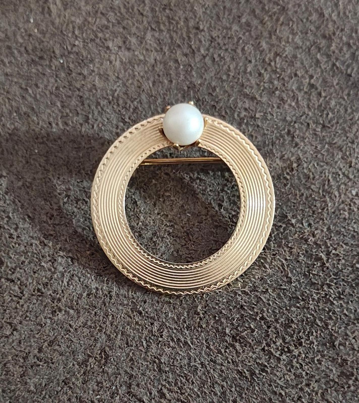 1980's Circle Textured With Faux Pearl Gold Tone Brooch Pin