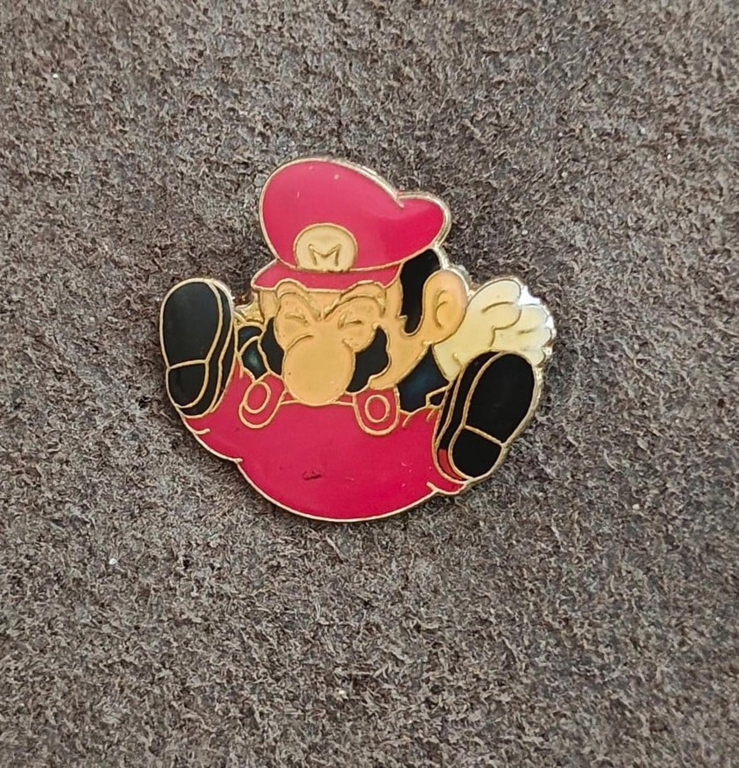 1988 Nintendo Super Mario Bros. Gold Tone Enamel Pin
