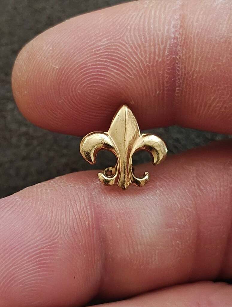 1980s Gold Tone Small Fleur-de-lis Pin Brooch
