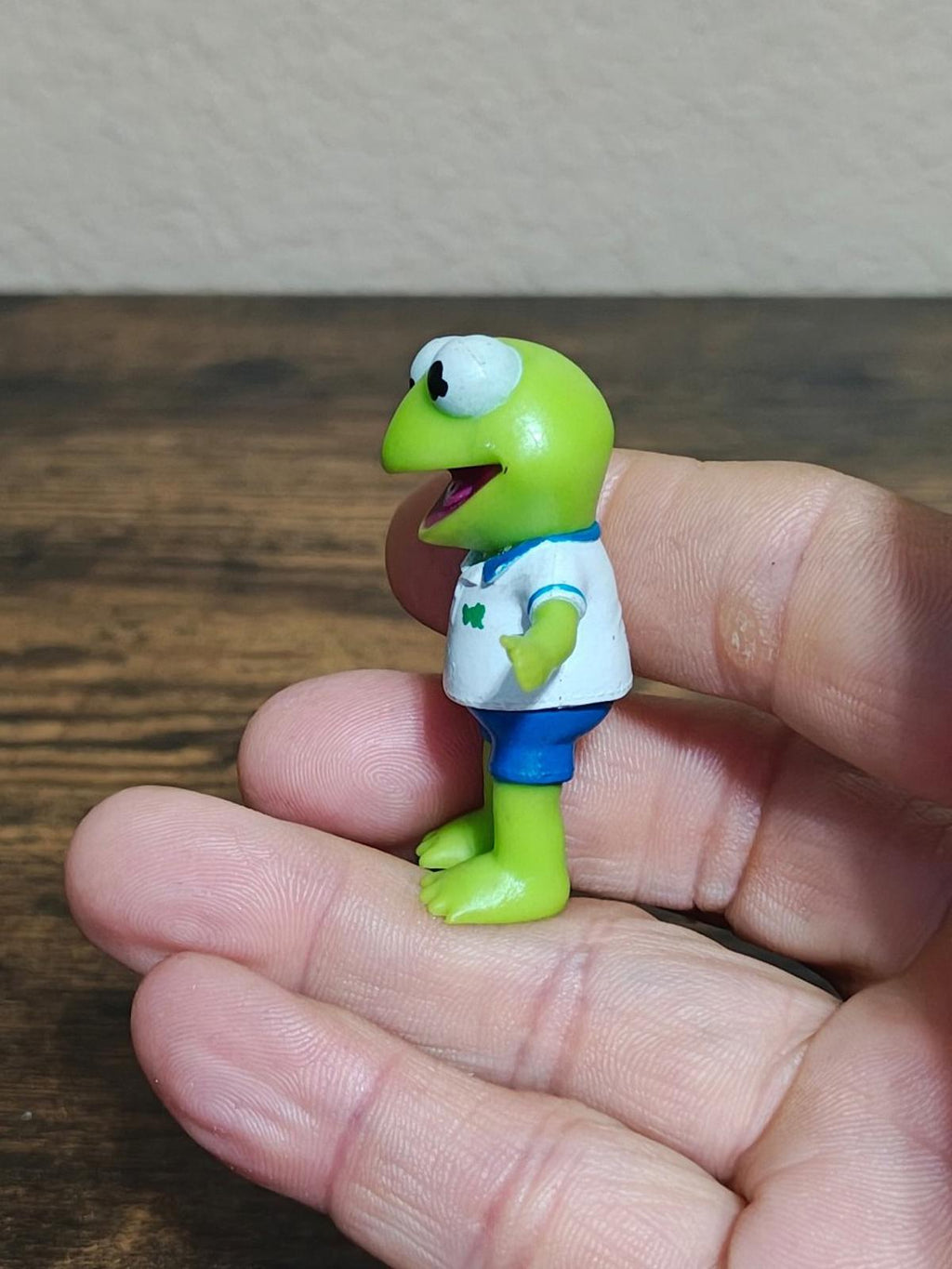 Disney Junior Muppet Babies Kermit The Frog 2" Collectible Figurine