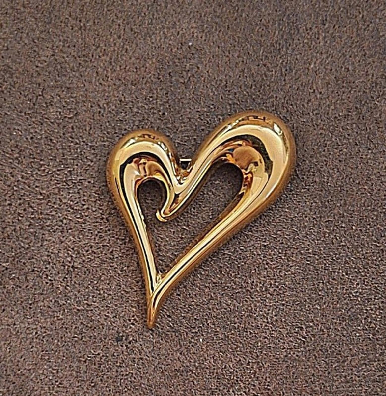 Gold heart-shaped pin with open center and high-relief curved border