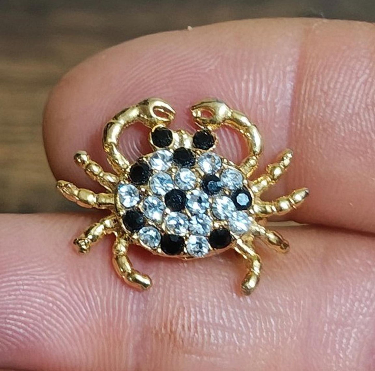 1980s Vintage Gold Tone With Sparkly Clear & Black Rhinestones/Stones Crab Pin