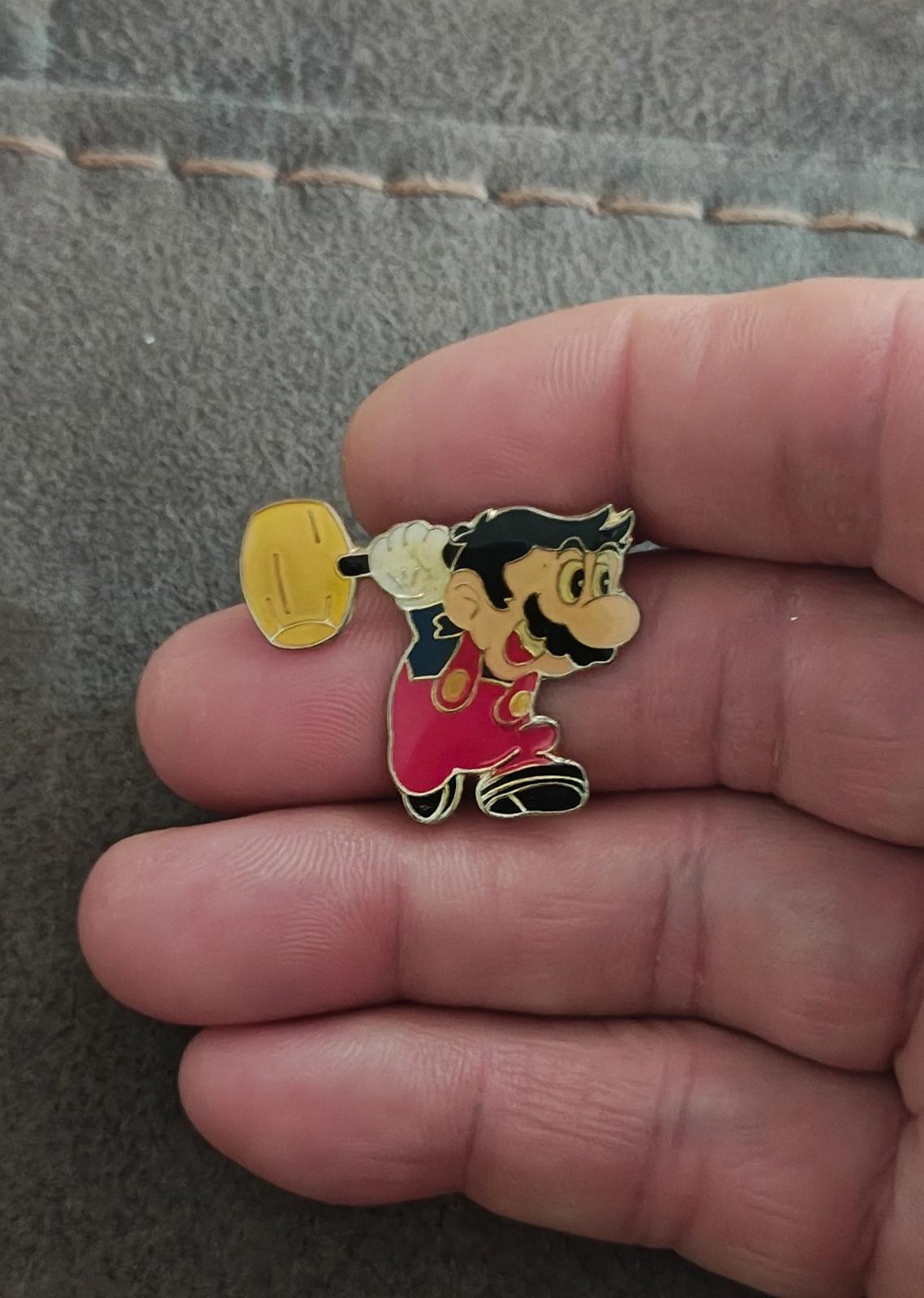 1988 Nintendo Super Mario Bros. Mario Gold Tone Enamel Pin