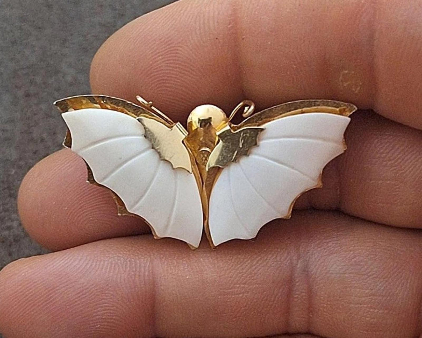 1980’s Seashell Gold Tone Butterfly Pin Brooch