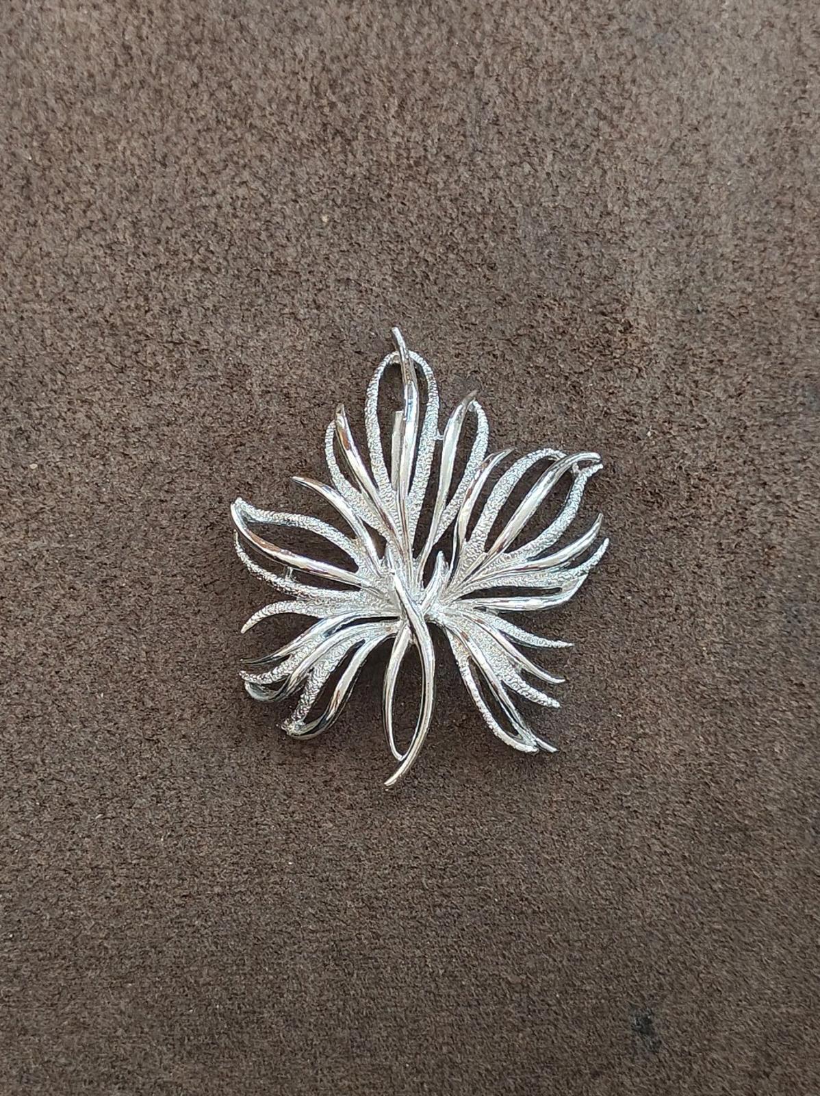 1980s Frosted Silver Tone Leaf Pin/Brooch